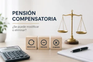 Abogado asesorando a una persona sobre la modificación o extinción de la pensión compensatoria tras un divorcio.